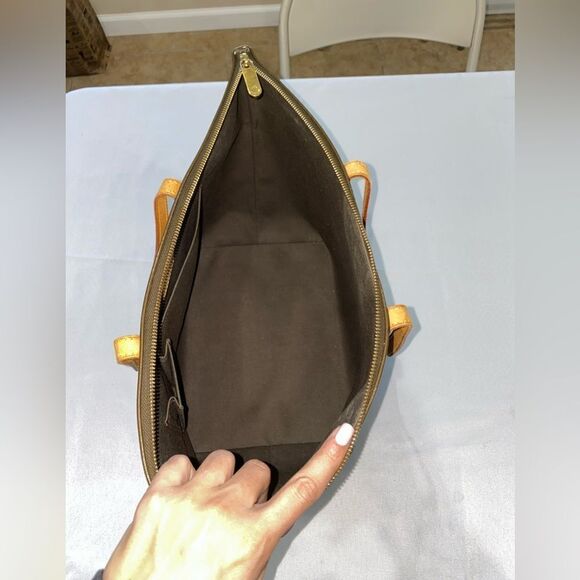 Louis Vuitton Bellevue Handbag Monogram Vernis PM Green - Picture 5 of 11